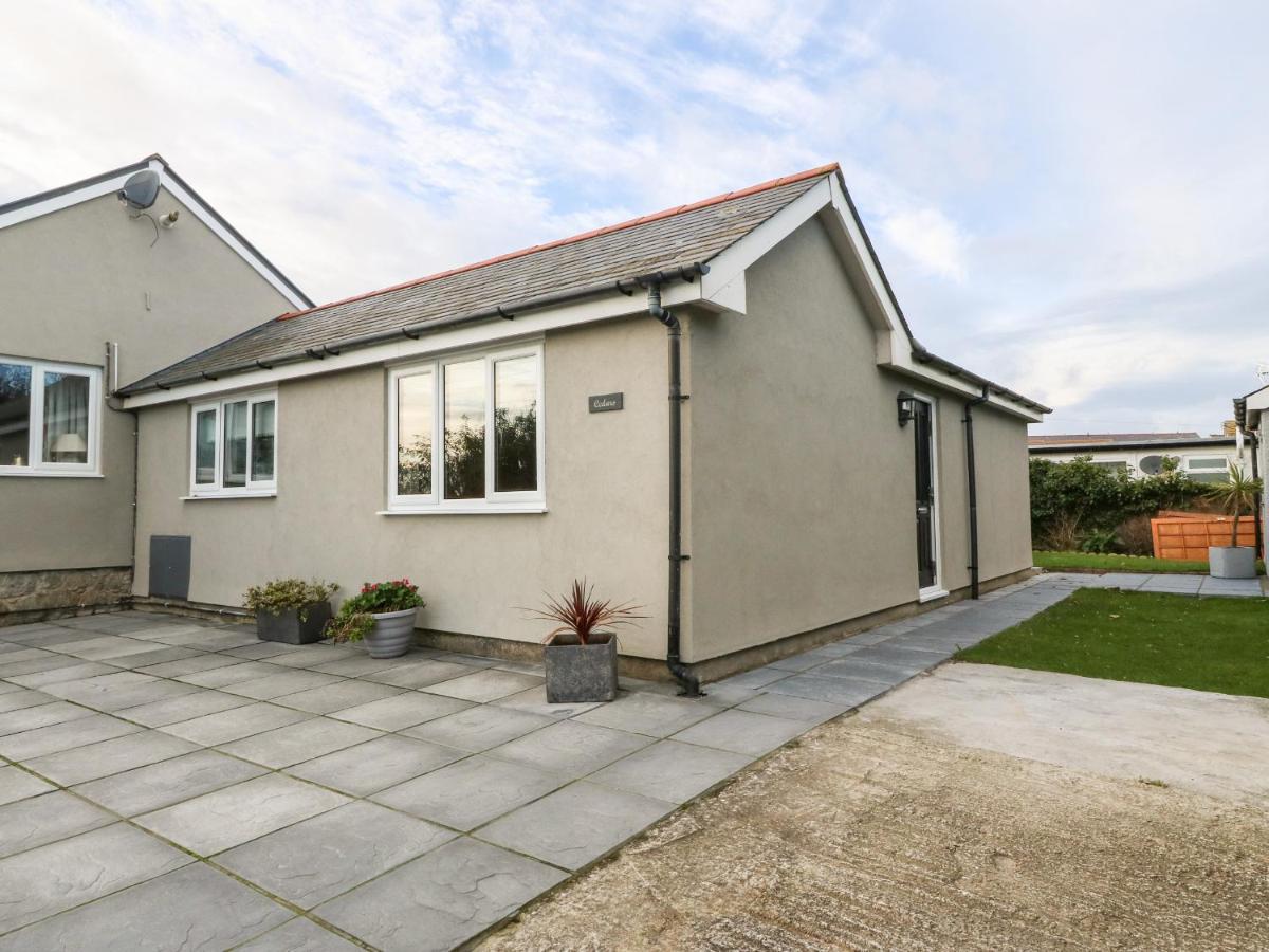 Villa Cedars Holyhead Exterior foto